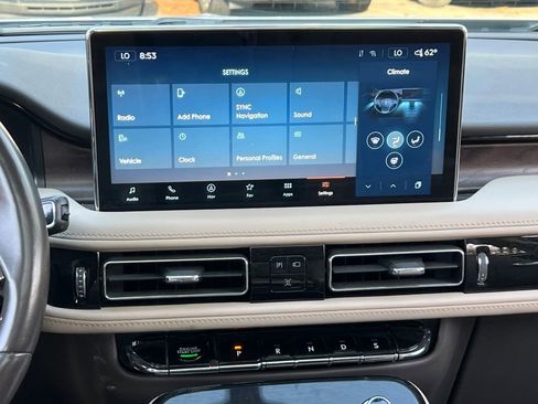 Used 2023 Lincoln Nautilus Reserve image 23