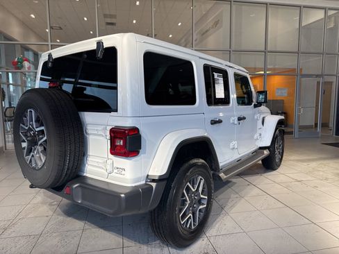 Used 2024 Jeep Wrangler Sahara w/ Technology Group image 4