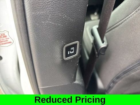 Used 2023 Chrysler Pacifica Touring FWD image 29