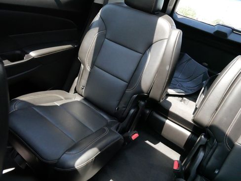 Used 2019 Chevrolet Traverse Premier AWD/4WD image 12