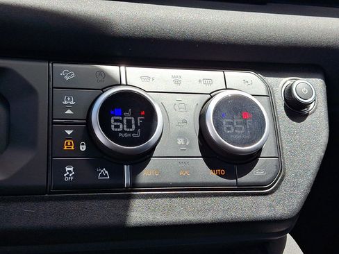 Used 2023 Land Rover Defender 110 X-Dynamic SE AWD/4WD image 16
