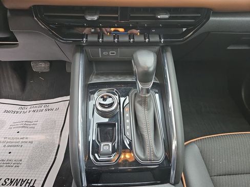 Used 2024 GMC Canyon AT4 w/ Technology Package image 18