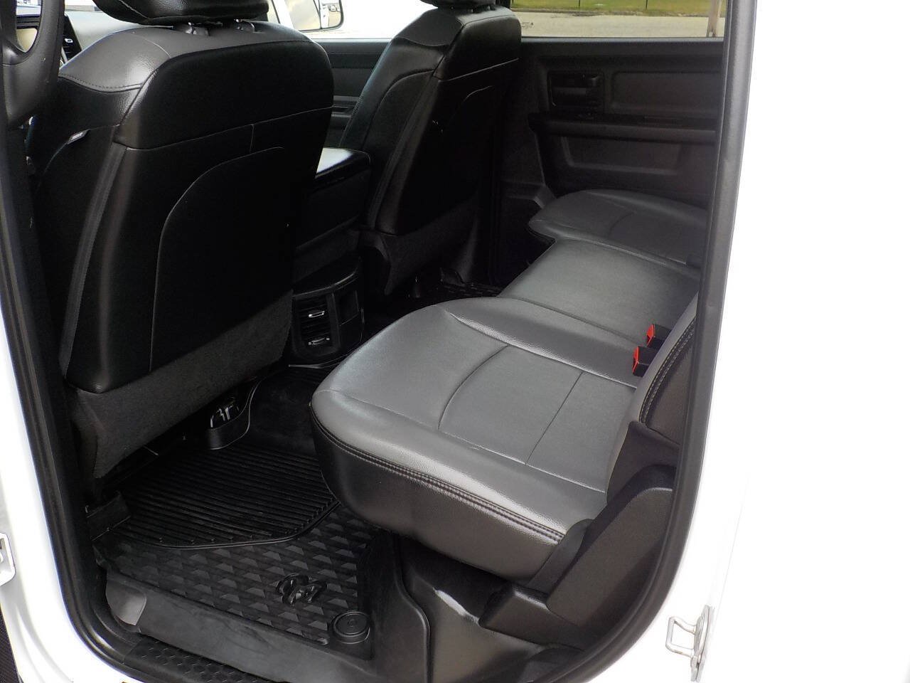 Used 2022 RAM 2500 Tradesman w/ Chrome Appearance Group AWD/4WD image 23