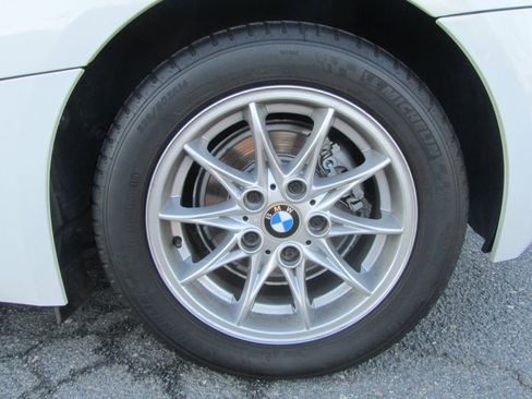Used 2004 BMW Z4 2.5i image 25