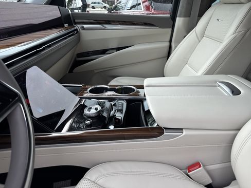 Certified 2026 Cadillac Escalade Platinum Sport w/ LPO, ONYX Package AWD/4WD image 26
