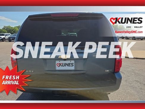 Used 2010 Chevrolet Tahoe LT w/ Luxury Package AWD/4WD image 3