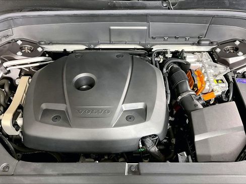 Used 2024 Volvo XC90 T8 Plus w/ Protection Package Premier AWD/4WD image 9