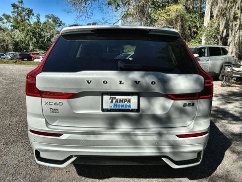 Used 2024 Volvo XC60 B5 Plus image 5