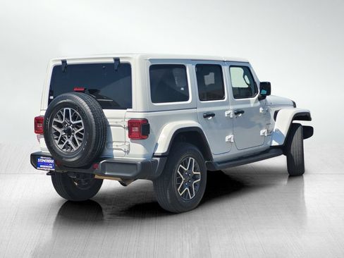 Used 2024 Jeep Wrangler Unlimited Sahara AWD/4WD image 4