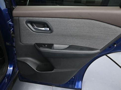 Used 2023 Nissan Rogue SV image 29