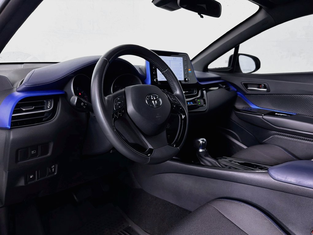 Used 2022 Toyota C-HR XLE FWD image 14