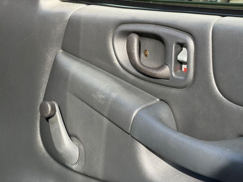 Used 2003 GMC Sonoma SL w/ Convenience Package RWD image 22