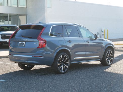 Used 2023 Volvo XC90 B5 Plus image 3