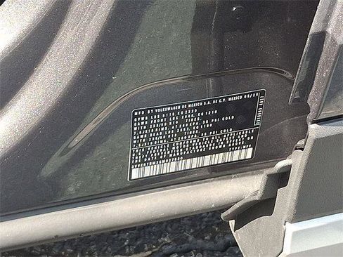 New 2025 Volkswagen Tiguan SE image 22