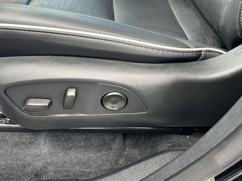 Used 2025 Buick Enclave Sport Touring image 19