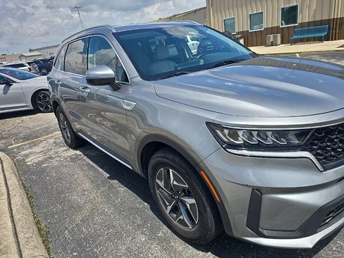 Used 2021 Kia Sorento S FWD image 2