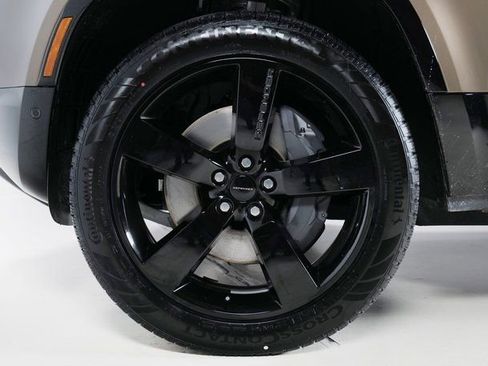 New 2026 Land Rover Defender 110 X-Dynamic SE image 9