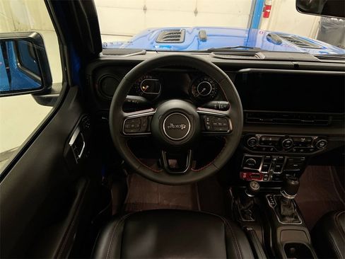 Used 2024 Jeep Gladiator Rubicon image 11