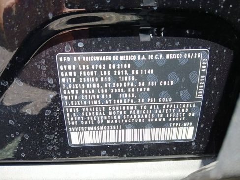 Used 2025 Volkswagen Tiguan SE image 29