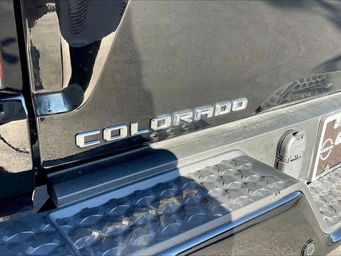 Used 2024 Chevrolet Colorado Z71 w/ Z71 Convenience Package 2 image 8