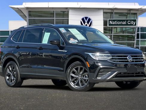 Used 2023 Volkswagen Tiguan SE FWD image 2