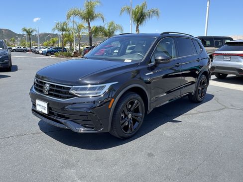 Certified 2024 Volkswagen Tiguan SE R-Line AWD/4WD image 5