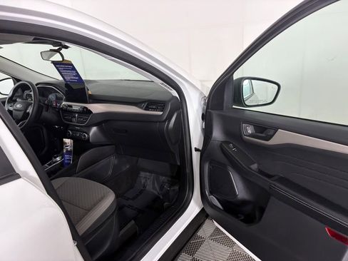 Certified 2022 Ford Escape SE image 34