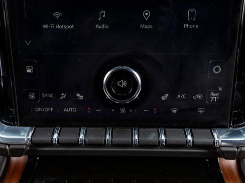 Used 2025 GMC Yukon Denali image 23