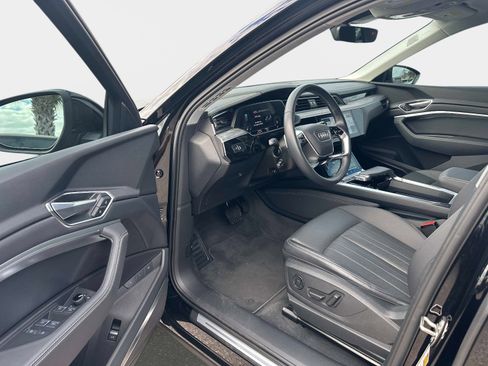 Used 2022 Audi e-tron Premium Plus image 11