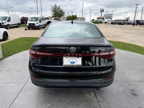 Used 2025 Volkswagen Jetta SE image 5