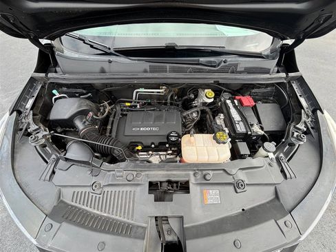 Used 2019 Chevrolet Trax LT w/ LT Convenience Package image 29