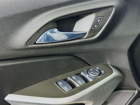 Used 2024 Chevrolet Trax RS image 17