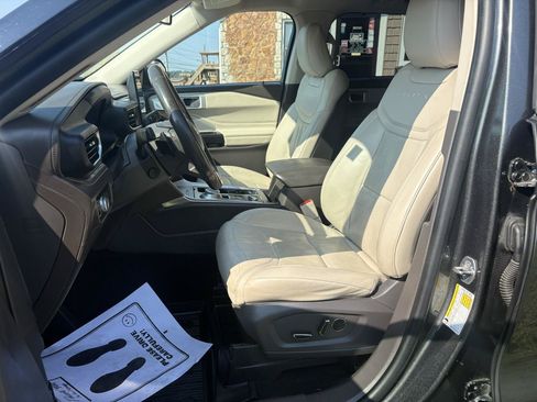 Used 2020 Ford Explorer Platinum w/ Premium Technology Package AWD/4WD image 9
