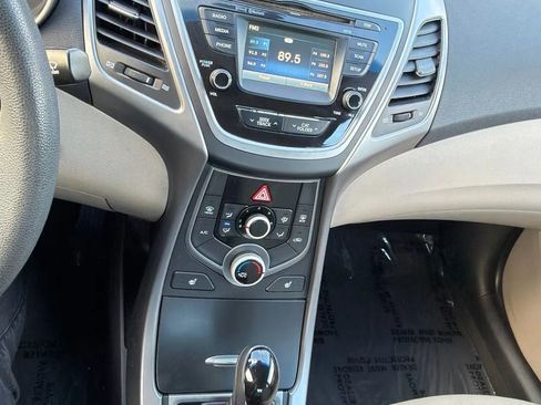 Used 2014 Hyundai Elantra SE w/ Option Group 02 image 16