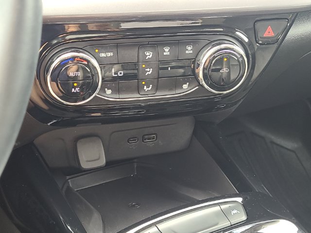 Used 2025 Chevrolet Trax ACTIV w/ Sunroof Package FWD image 22