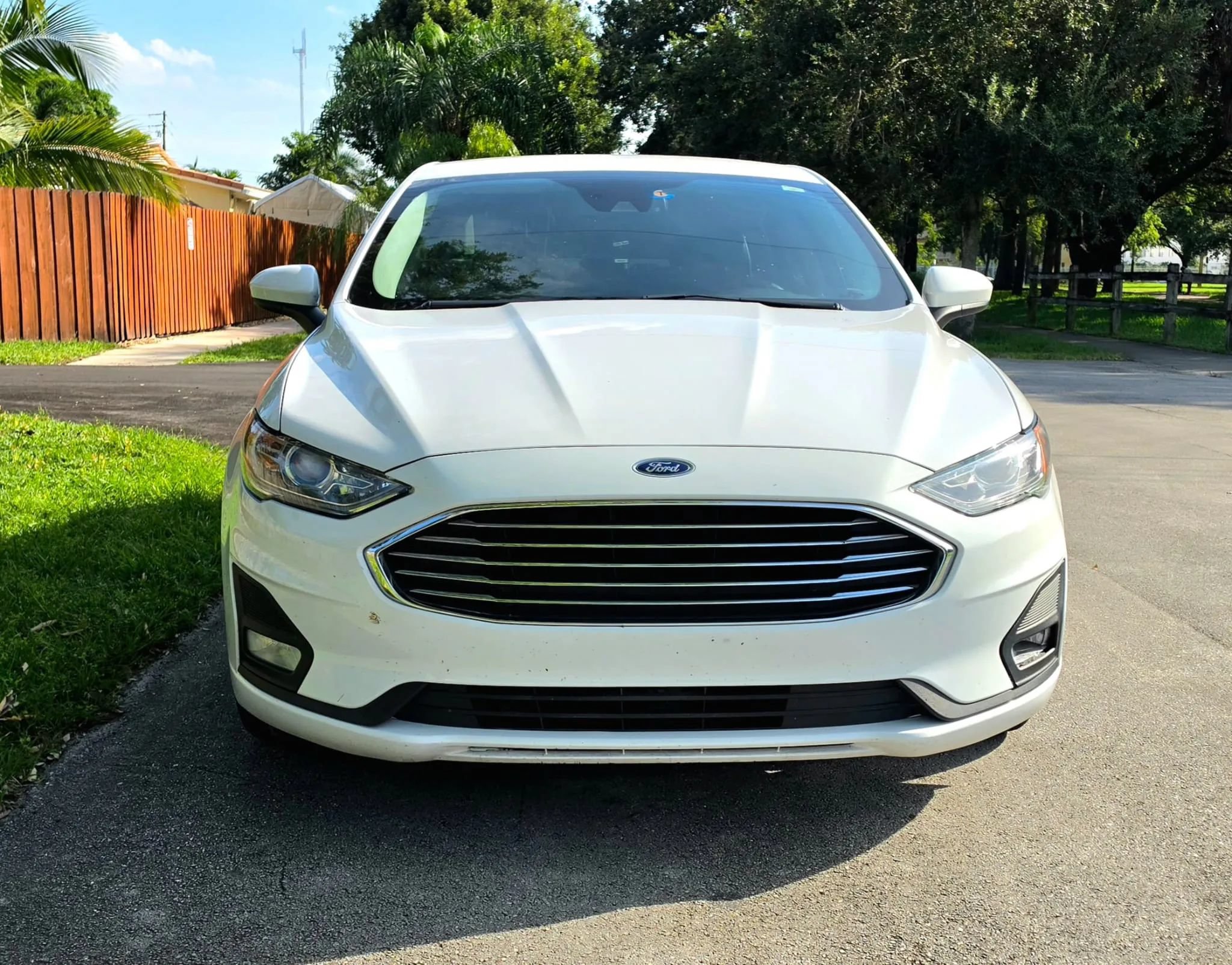 Used 2019 Ford Fusion SE w/ Equipment Group 151A FWD image 2