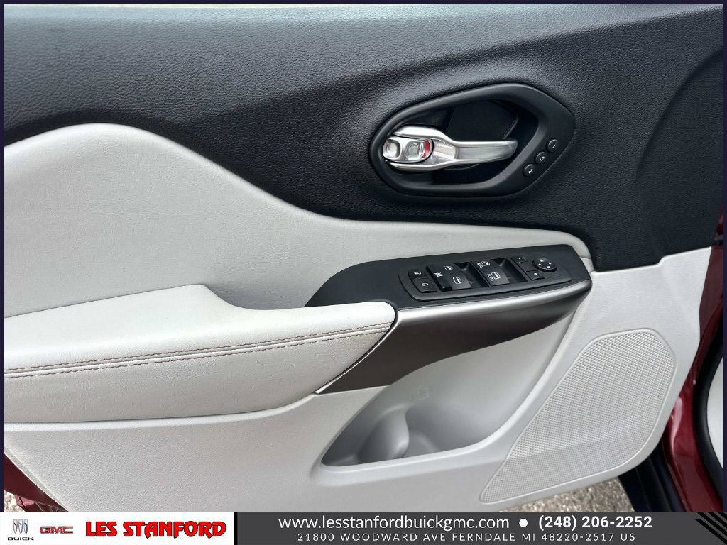 Used 2022 Jeep Cherokee Limited AWD/4WD image 17
