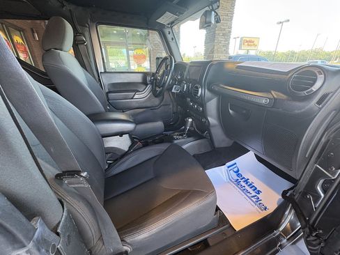 Used 2018 Jeep Wrangler Sport AWD/4WD image 23