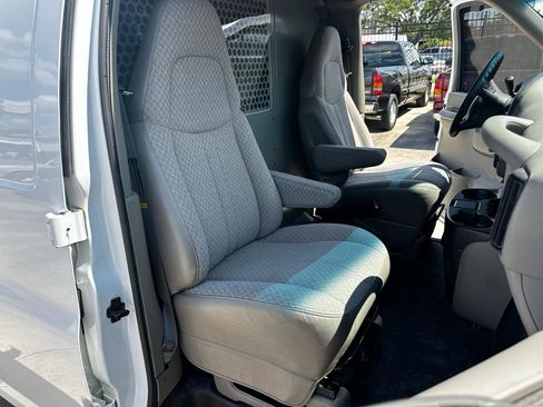 Used 2001 Chevrolet Express 1500 RWD image 15