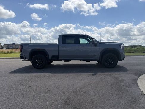 Used 2024 GMC Sierra 2500 AT4 w/ AT4 Premium Plus Package AWD/4WD image 6