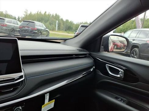 New 2025 Jeep Compass Latitude w/ Sun & Sound Group image 14