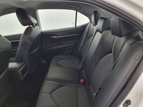 Used 2020 Toyota Camry SE FWD image 13