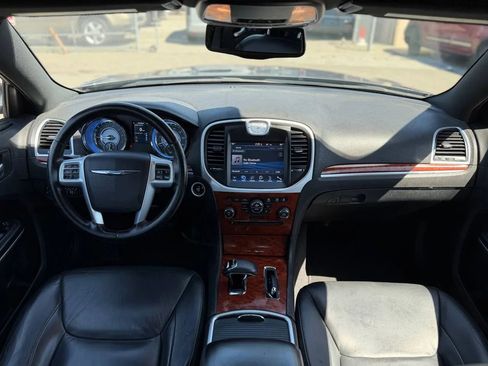 Used 2014 Chrysler 300 RWD image 34