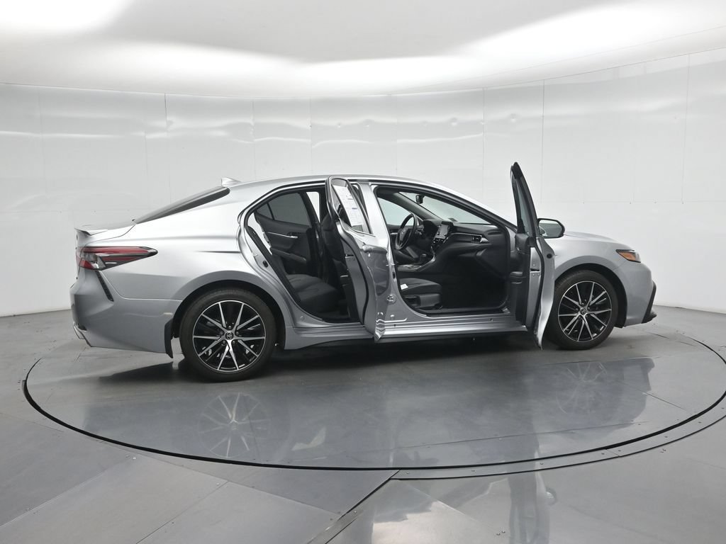 Used 2024 Toyota Camry SE w/ Convenience Package FWD image 4