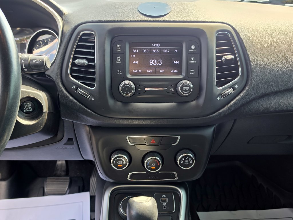 Used 2018 Jeep Compass Latitude AWD/4WD image 21