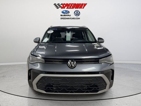 Certified 2025 Volkswagen Taos SE image 2