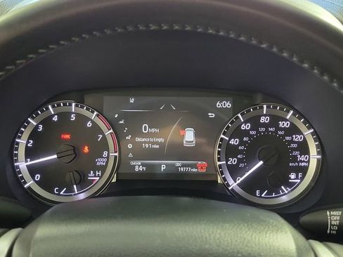 Used 2024 Toyota Highlander XLE AWD/4WD image 29