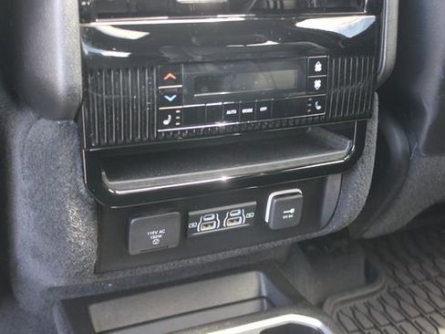 Used 2023 Jeep Wagoneer Series II AWD/4WD image 26