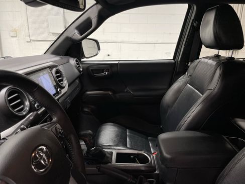 Used 2023 Toyota Tacoma TRD Off-Road w/ TRD Premium Off Road Package AWD/4WD image 13