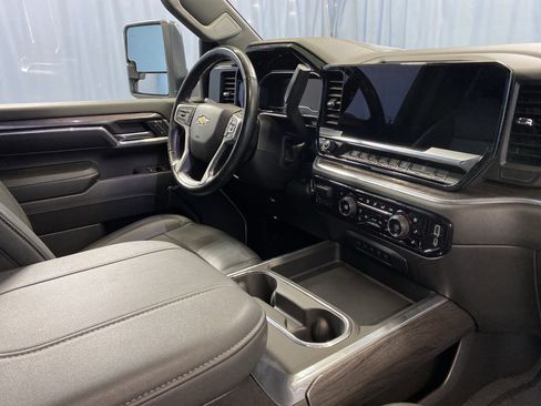 Used 2024 Chevrolet Silverado 2500 LTZ w/ LTZ Convenience Package image 34